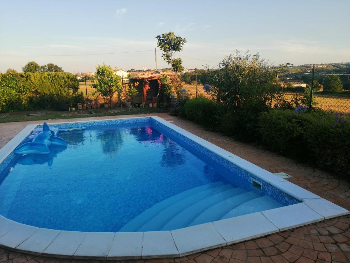 Villa Oscar Vasto Luaran gambar