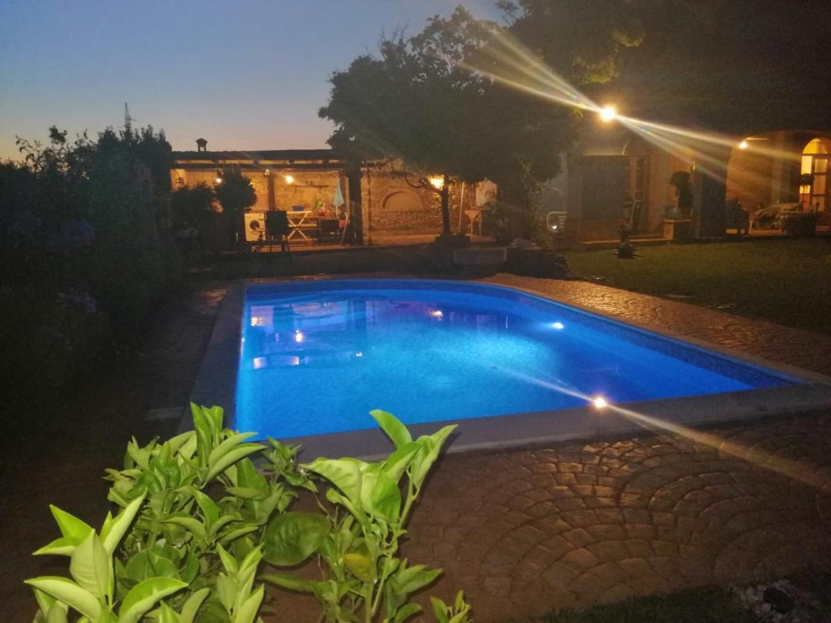Villa Oscar Vasto Luaran gambar