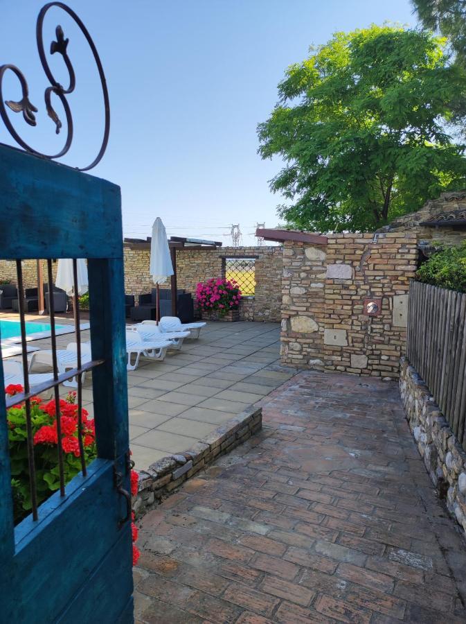 Villa Oscar Vasto Luaran gambar